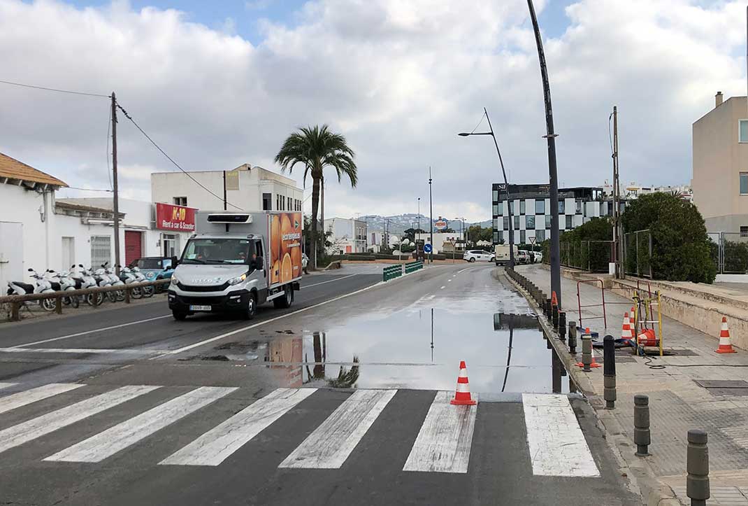 Wasser-Verlust. Ernst der Lage. Ibiza-Geld Poker. Plastik-frei