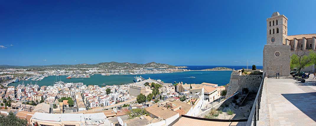 Corona. UNESCO-Fest auf Ibiza. Zuviel gezahlt. Wassersport