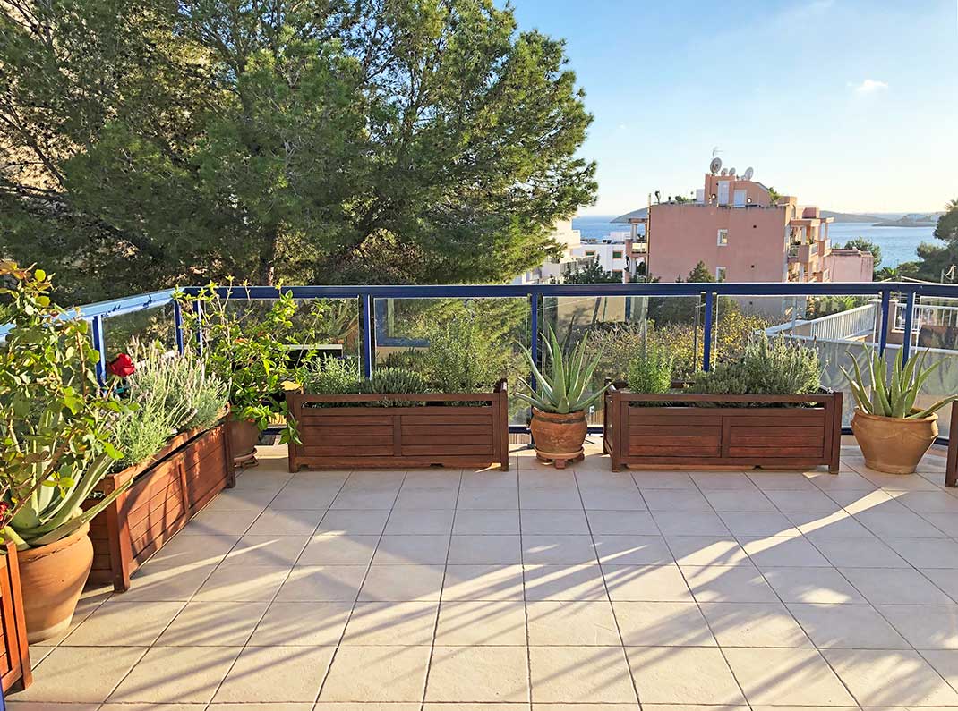 Haupt-Balkon, teil-überdacht mit Meer-Blick. © AbholteMEDIA