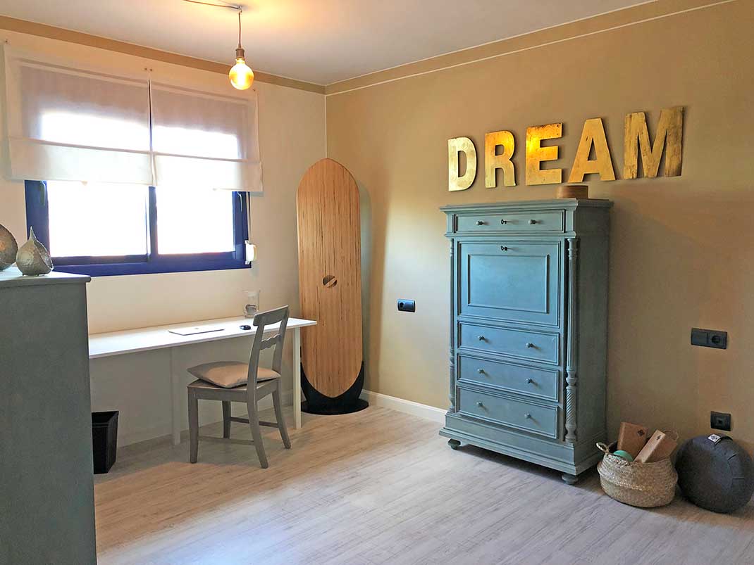 Zweites Schlafzimmer mit Einbauschränken. © AbholteMEDIA