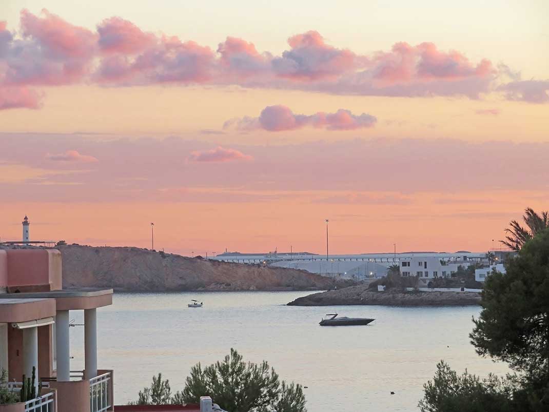 Zu verkaufen: Wohnung Ibiza, Talamanca. Blick auf den Sonnenuntergang. © AbholteMEDIA