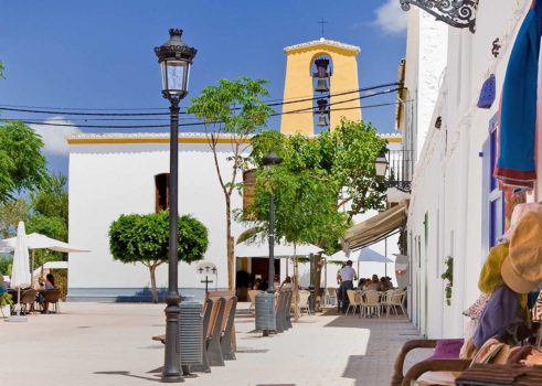 Kabel im Ortskern von Santa Gertrudis auf Ibiza