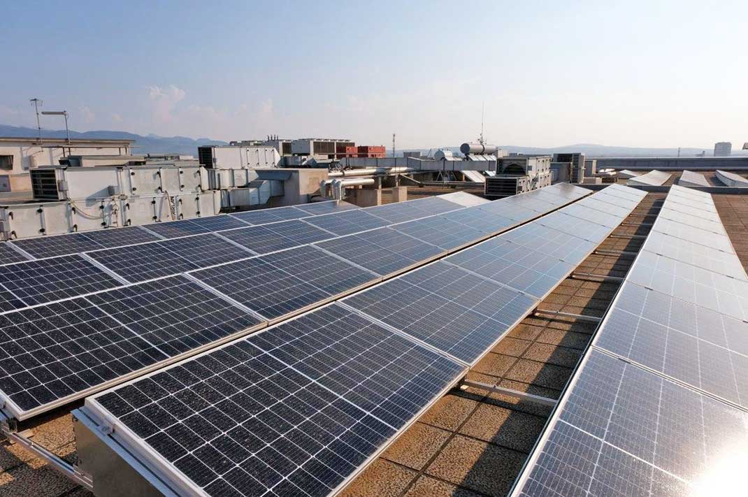 Solarpaneele für Sonnenenergie auf den Balearen