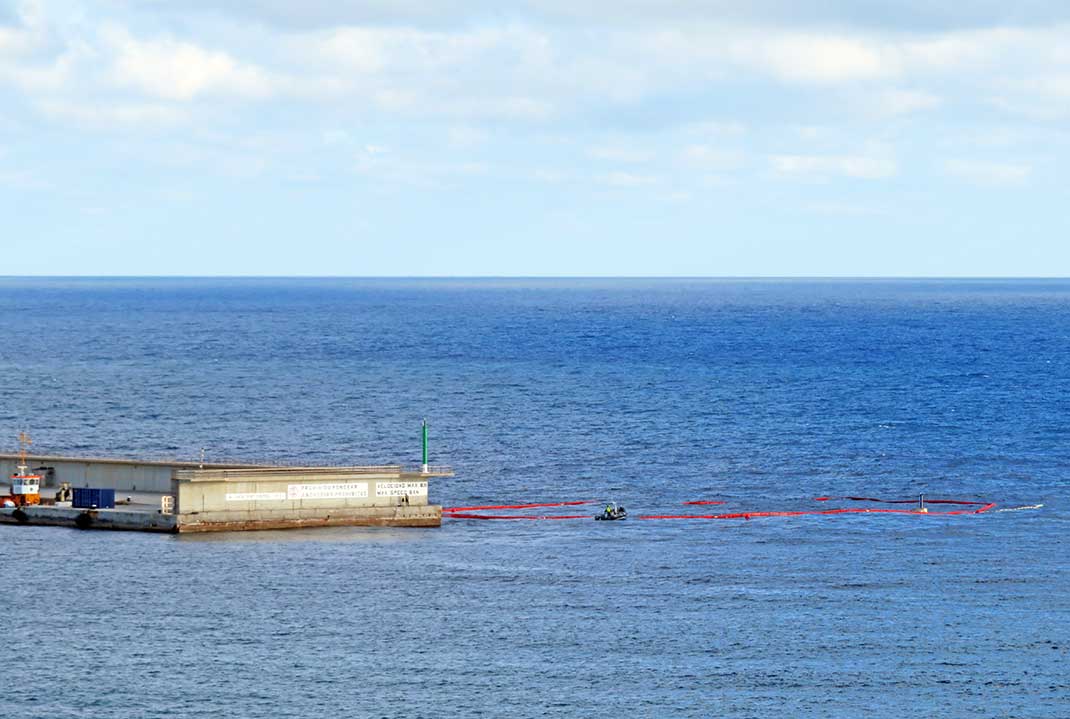 Die stelle des gesunkenen Fischerbootes vor dem Hafen von Ibiza