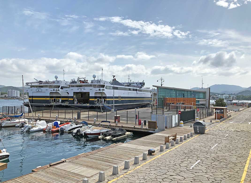 Das Fähr-Terminal von Sant Antoni auf Ibiza