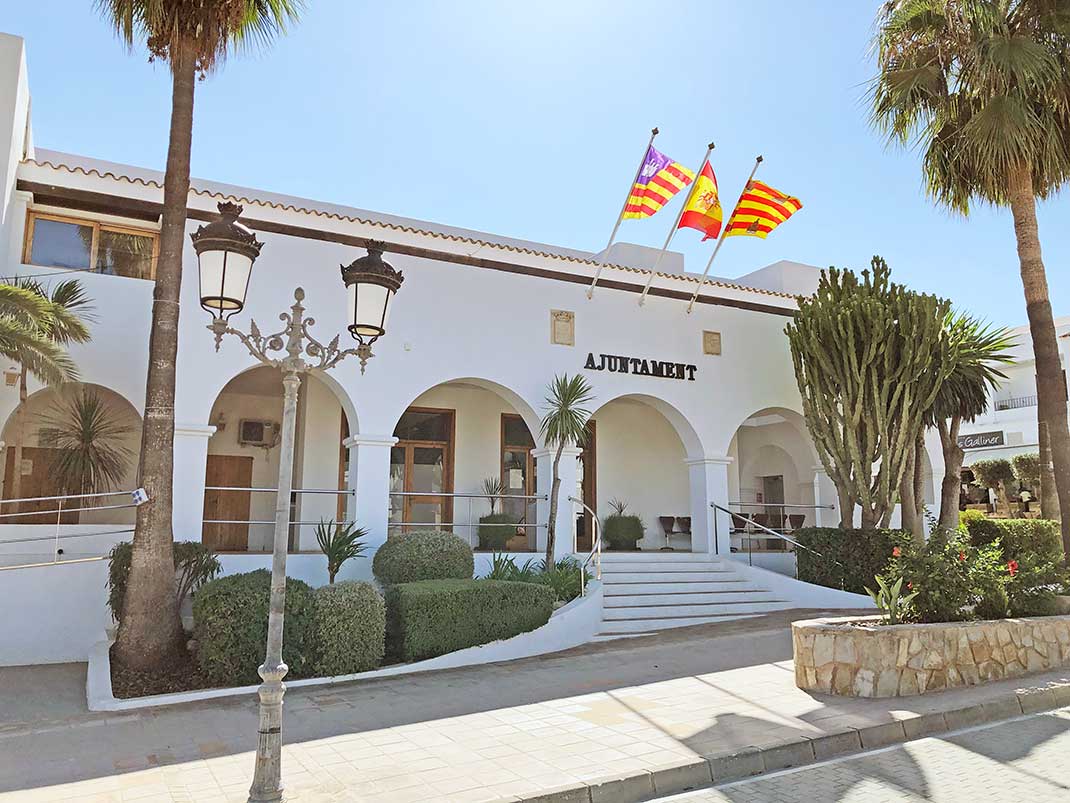 Das Rathaus von Sant Josep auf Ibiza 