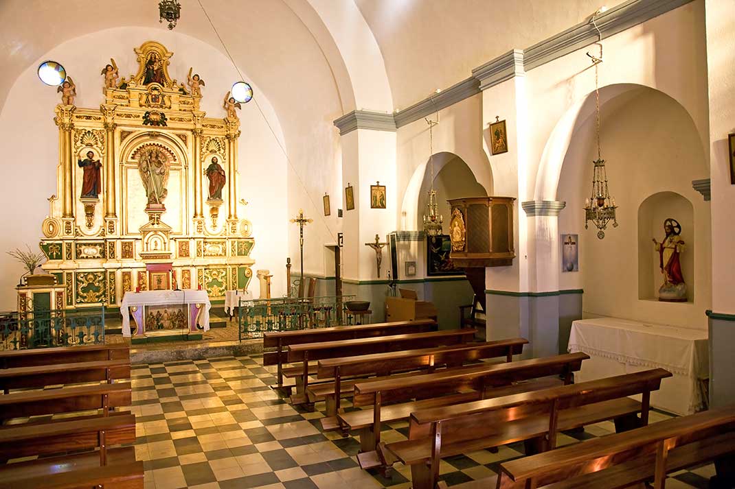 Die Kirche von Sant Rafel auf Ibiza 