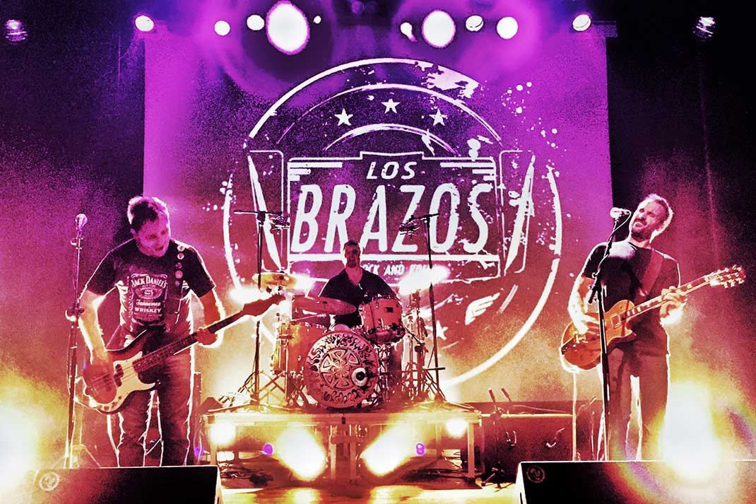 Los Brazos spielen auf Ibiza