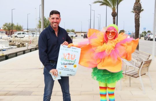 Buntes Frühlingsfest in Sant Antoni auf Ibiza