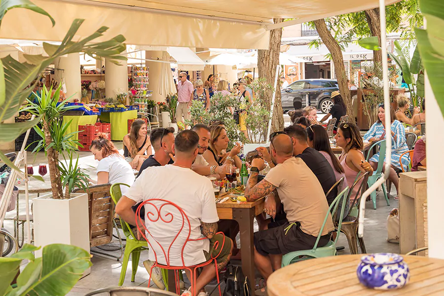 klEivissa-Marina-Placa-de-la-Constitutio-Ruediger-Eichhorn