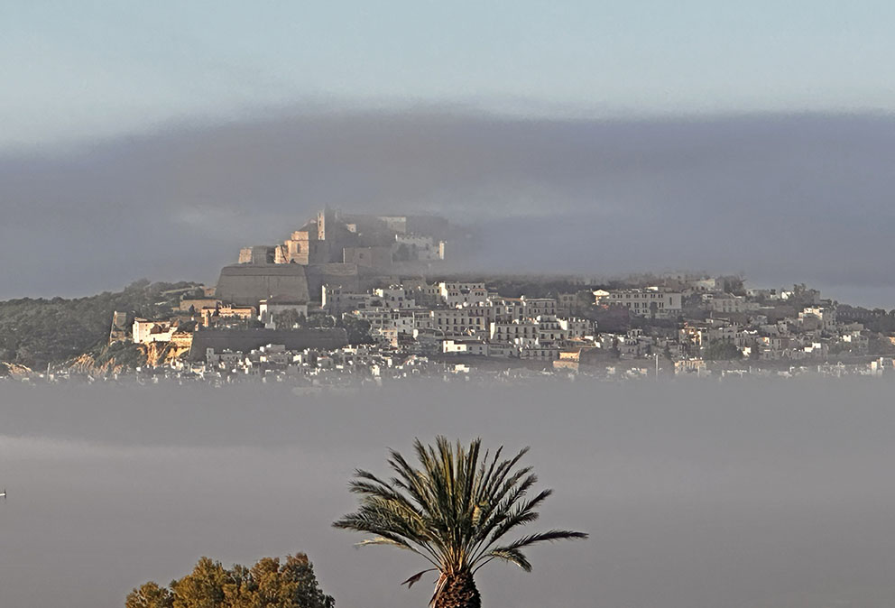 Nebel auf Ibiza. IbizaHEUTE. Foto: MBA