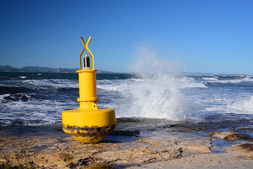 IbizaHEUTE, Seezeichen am Strand von Formentera. Foto: Peter Eberhardt