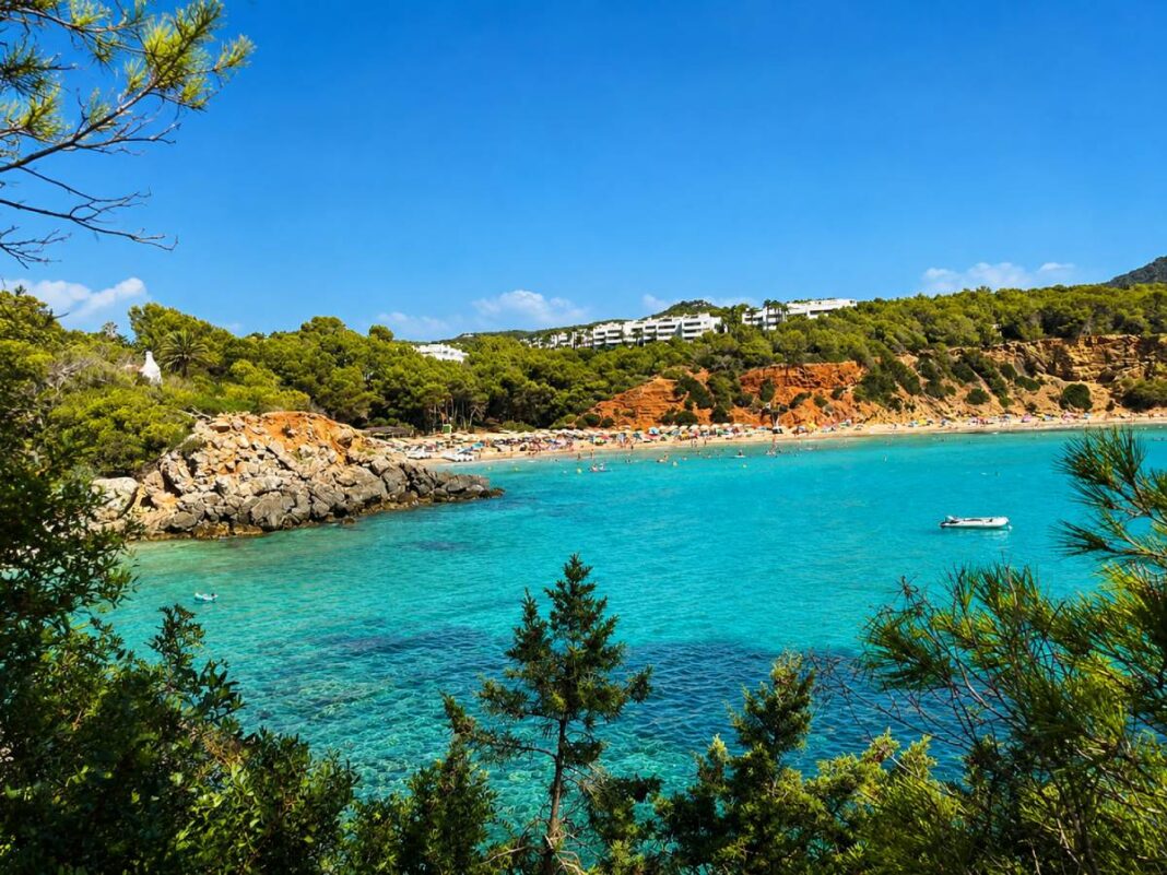 kl-santa-eularia-Cala Llenya-rathaus