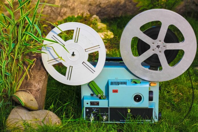 kl-movie-projector-libellule pixabay